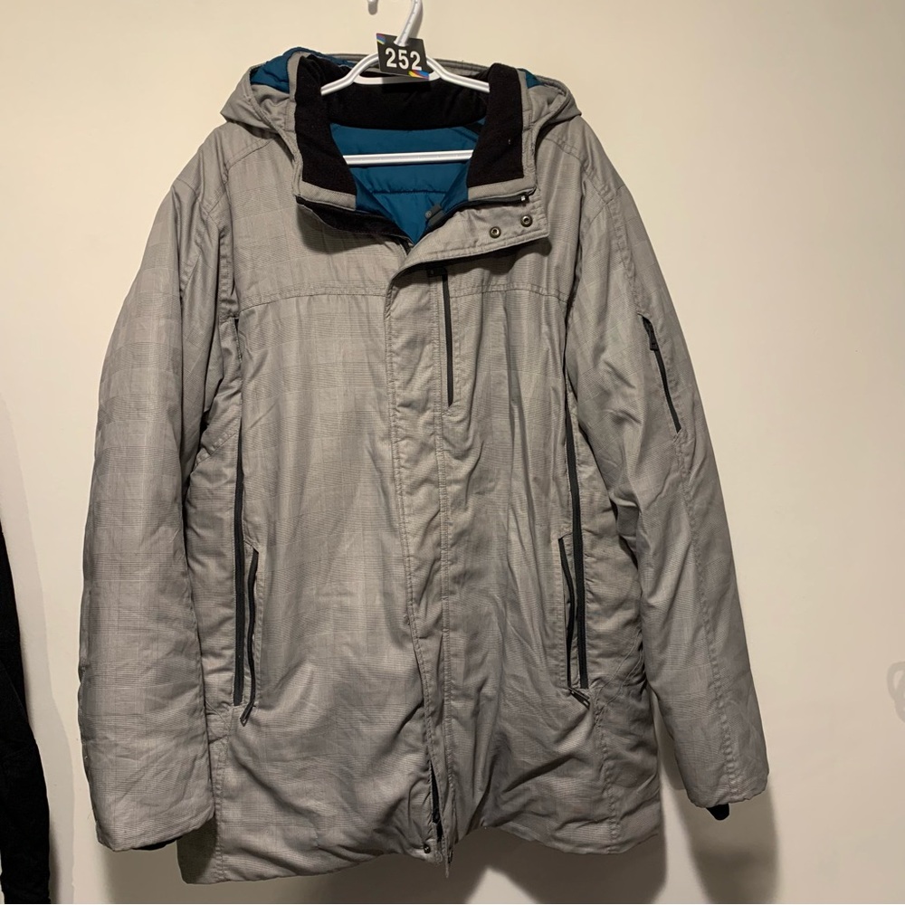 252. Lululemon Mens Elevation Winter Jacket